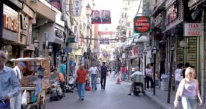 دخان كثيف يوقظ أهالي برج حمود… ماذا حصل داخل المسجد والحسينية؟