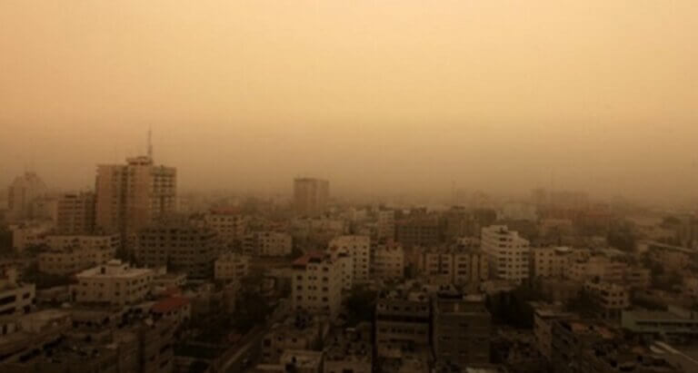 نيسان يودّعكم بطقس “مغبر وحار”… والمفاجأة مع بداية أيار!