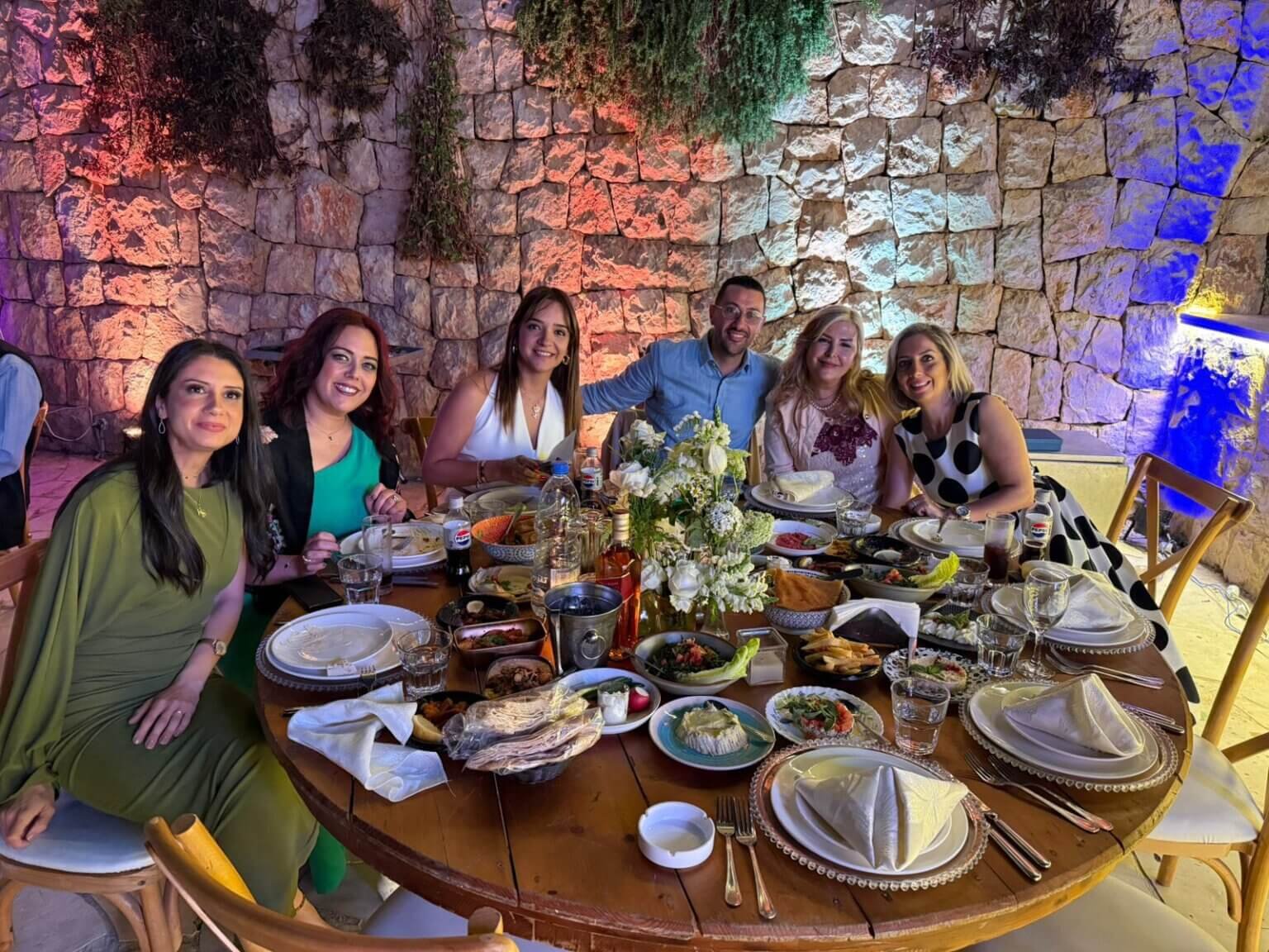 تلامذة دفعة 2003 في مدرسة عينطورة يكرّمون أساتذتهم: وفاء يليق بأهل العطاء