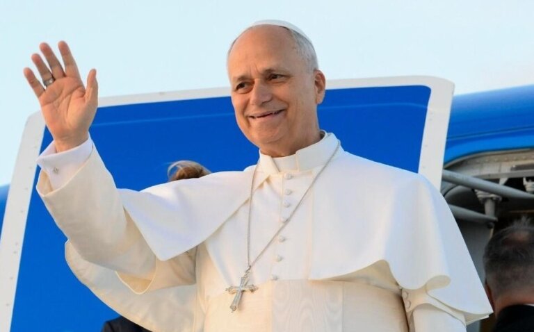 بالصورة: هذا ما كتبه البابا لاون الرابع عشر في السجل الذهبي في قصر بعبدا