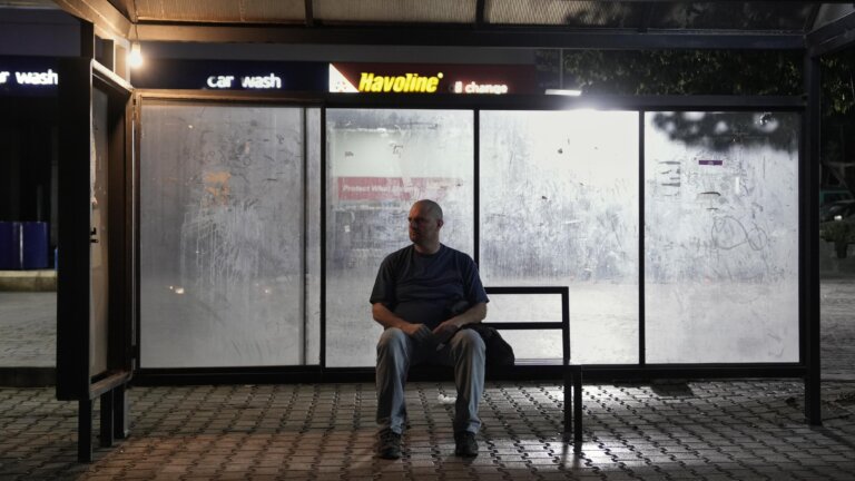 فرونت رو” و”أباجور” يطلقان الفيلم الروائي الأول لفؤاد يمّين، الذي ينتقل إلى الإخراج السينمائي لأول مرة من خلال فيلم “بطاطا شيبس عَ فستق”.