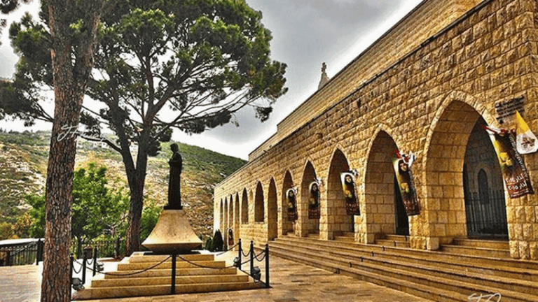 ظهور نور من قبر القدّيسة رفقا في جربتا؟