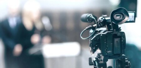 تعرّض لوعكة صحية مُفاجئة.. نقل فنان إلى المستشفى بشكل طارئ!