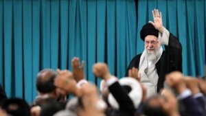 “نيويورك تايمز” تكشف كواليس اغتيال خامنئي… عامل حاسم أدّى إلى نجاح العملية