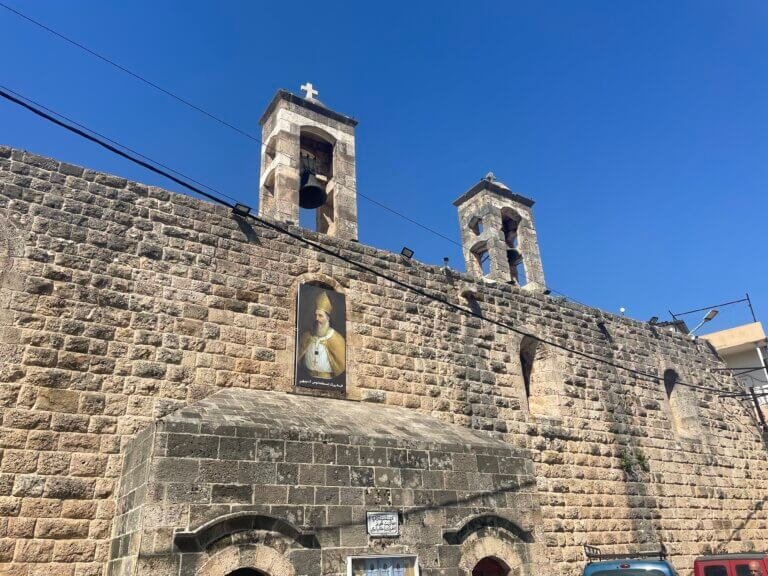 بالفيديو: فتاة مسلمة تقرع جرس الكنيسة