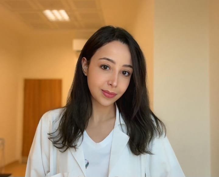 أخصائية التغذية جنى النقوزي: بين التوتر والتخزين والسهر…كيف نحافظ على صحتنا الغذائية في زمن الأزمات؟