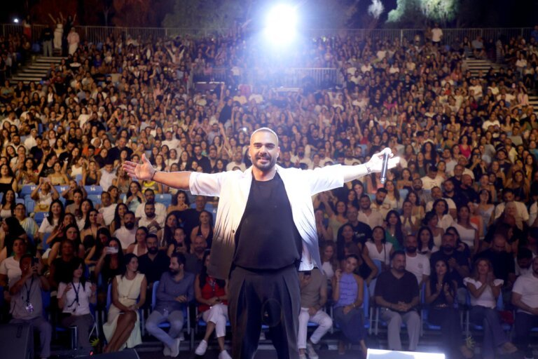 جوزيف عطية يشعل “أعياد بيروت” في ليلة استثنائية يملؤها الفن والأمل