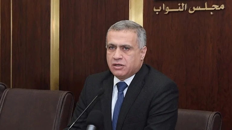 “كيف تنطلق المدارس بلا 3500 أستاذ؟”… طرابلسي يحذّر!
