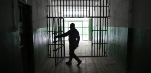 غرفة عمليات قضائية وأمنية استعدادًا لإقرار قانون العفو العام